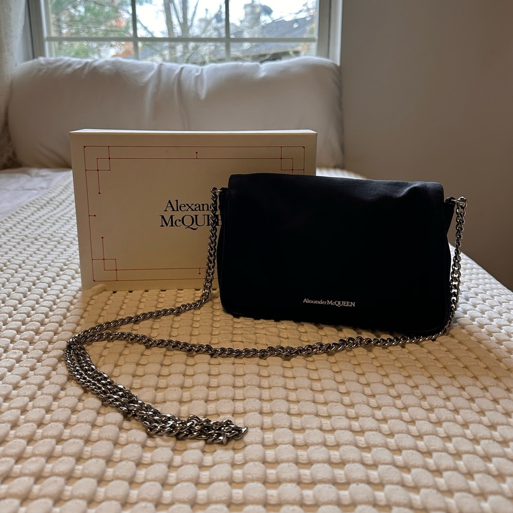 Alexander McQueen Small Black Nylon Skull Shoulder Bag - Picture 2 of 4